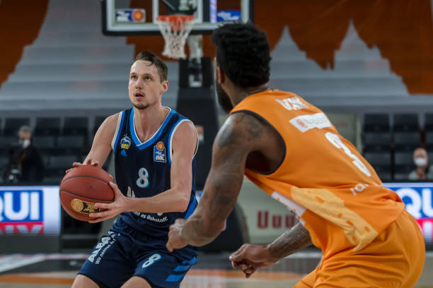 依然是巨大 依然是巨大