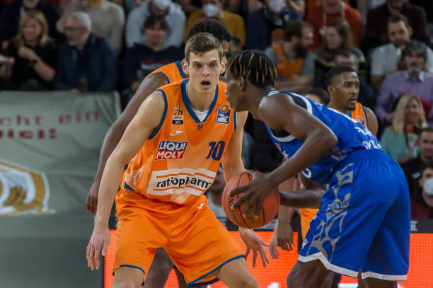 边路反击留 边路反击留