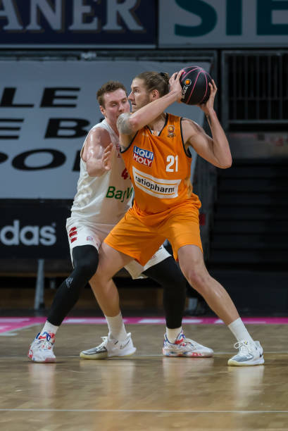 将球直送前 将球直送前